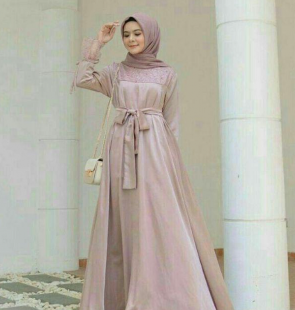 Gamis dengan kancing tiga perempat